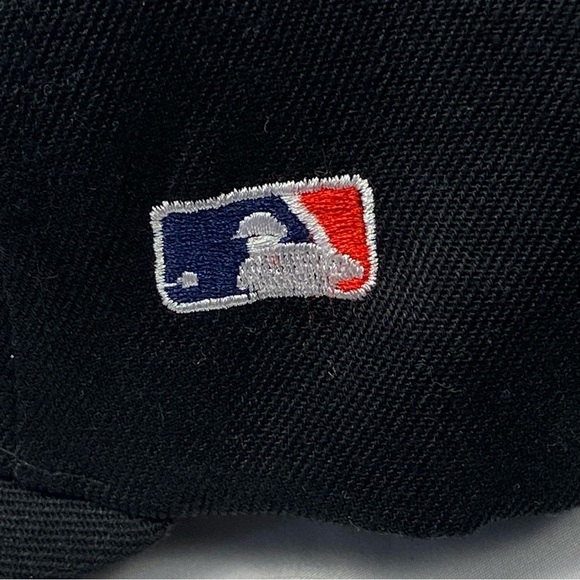 Black Baseball Cap with Embroidered LA Logo - Picture 9 of 13